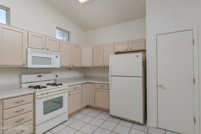 7653 W Starry Night Lane, Tucson, AZ 85743