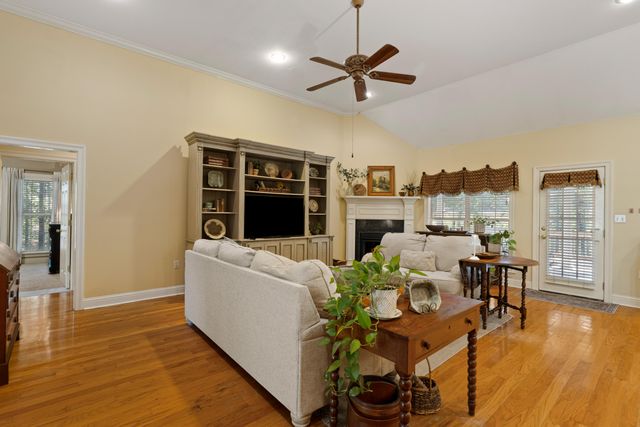 4 Meriwether Cir., Hattiesburg, MS 39402