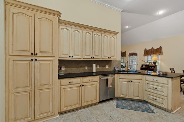 4 Meriwether Cir., Hattiesburg, MS 39402