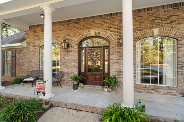 4 Meriwether Cir., Hattiesburg, MS 39402