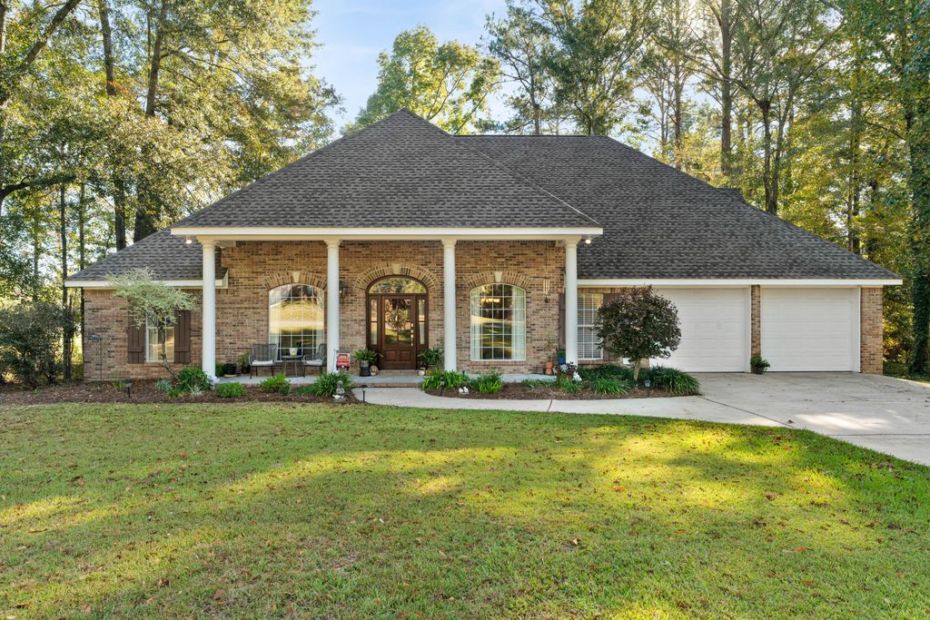 4 Meriwether Cir., Hattiesburg, MS 39402