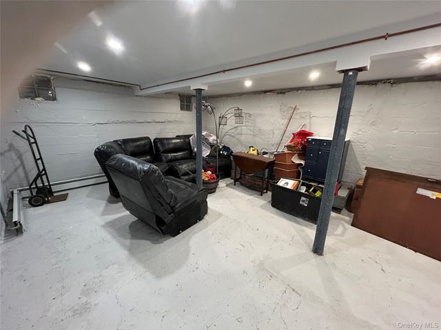 19 Pine Lane, Bayville, NY 11709