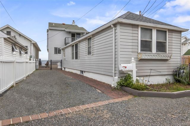 19 Pine Lane, Bayville, NY 11709