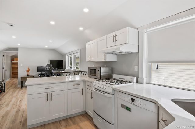 19 Pine Lane, Bayville, NY 11709