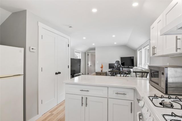 19 Pine Lane, Bayville, NY 11709