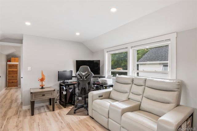 19 Pine Lane, Bayville, NY 11709