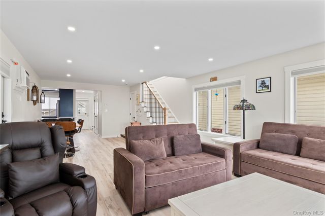 19 Pine Lane, Bayville, NY 11709