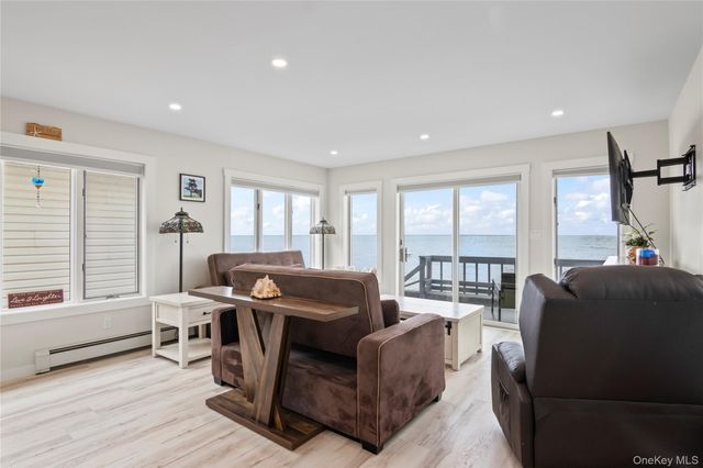 19 Pine Lane, Bayville, NY 11709