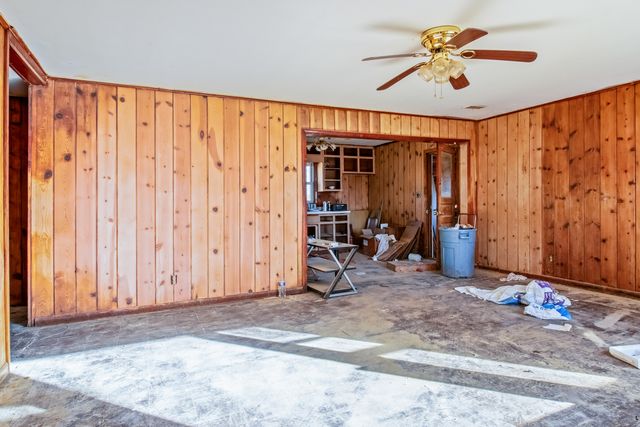 5827 E 3500s Road, St. Anne, IL 60964