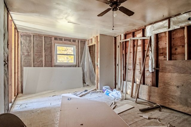 5827 E 3500s Road, St. Anne, IL 60964