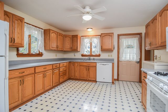 69 W Main St, West Brookfield, MA 01585
