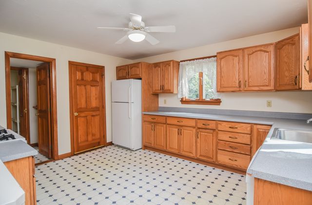 69 W Main St, West Brookfield, MA 01585