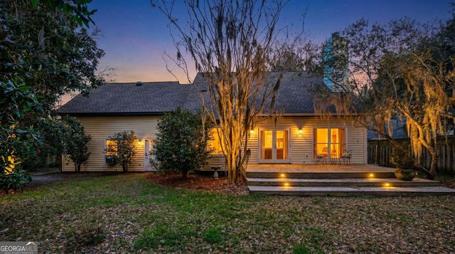 8 Chestley Place, Savannah, GA 31406