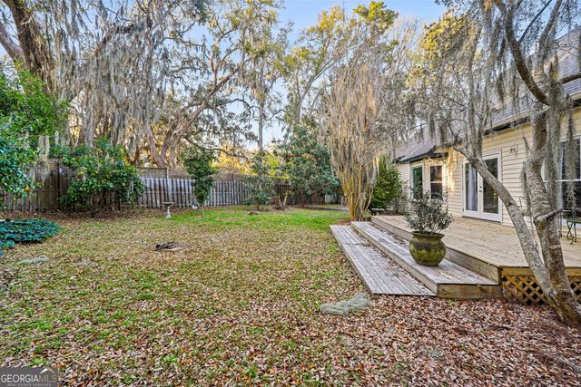 8 Chestley Place, Savannah, GA 31406