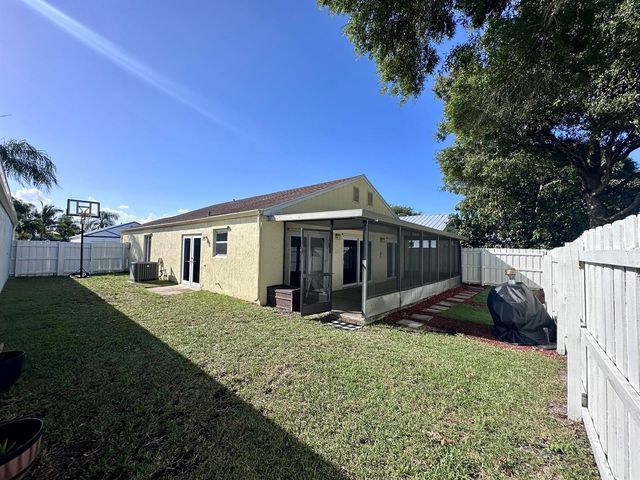 57 Buxton Lane, Boynton Beach, FL 33426