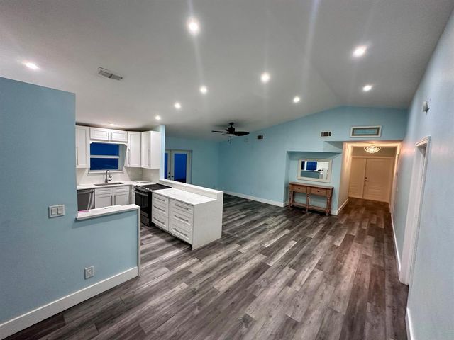 57 Buxton Lane, Boynton Beach, FL 33426
