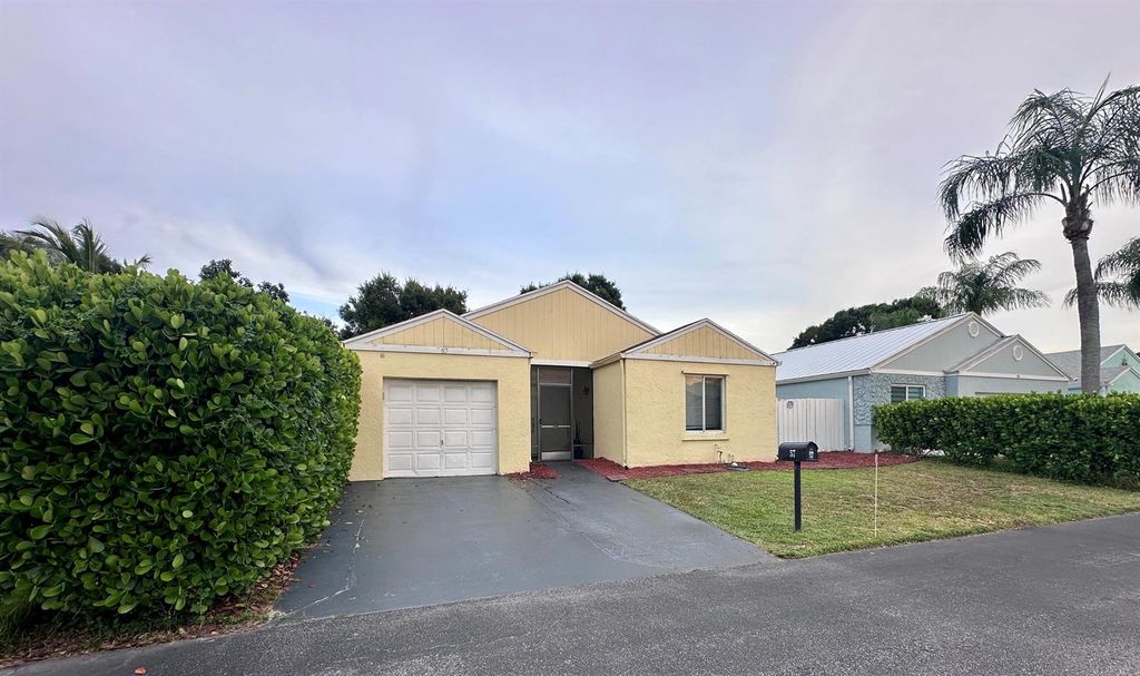 57 Buxton Lane, Boynton Beach, FL 33426