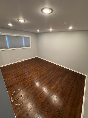 8058 W Lyons Street B, Niles, IL 60714