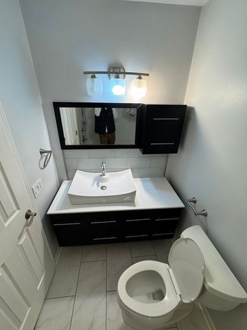 8058 W Lyons Street B, Niles, IL 60714