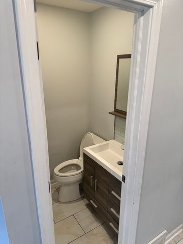 8058 W Lyons Street B, Niles, IL 60714