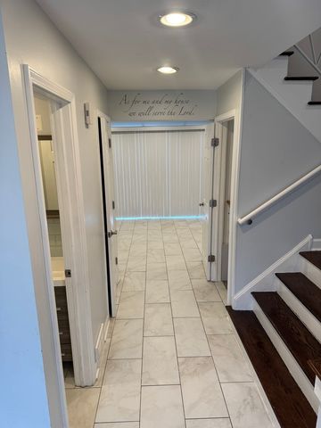 8058 W Lyons Street B, Niles, IL 60714