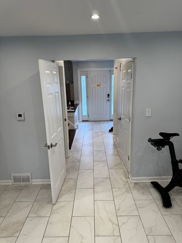 8058 W Lyons Street B, Niles, IL 60714