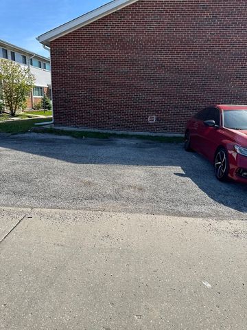 8058 W Lyons Street B, Niles, IL 60714