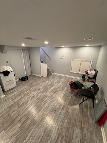 8058 W Lyons Street B, Niles, IL 60714