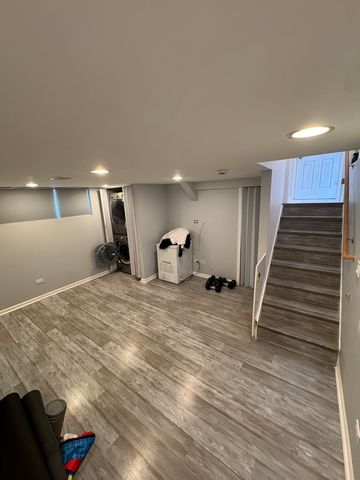 8058 W Lyons Street B, Niles, IL 60714