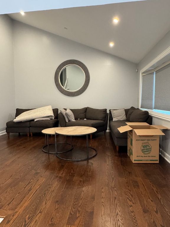 8058 W Lyons Street B, Niles, IL 60714