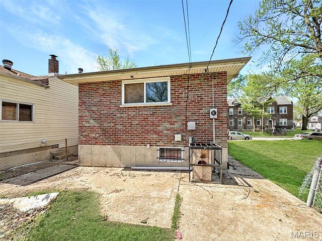217 W Schirmer Street, St Louis, MO 63111