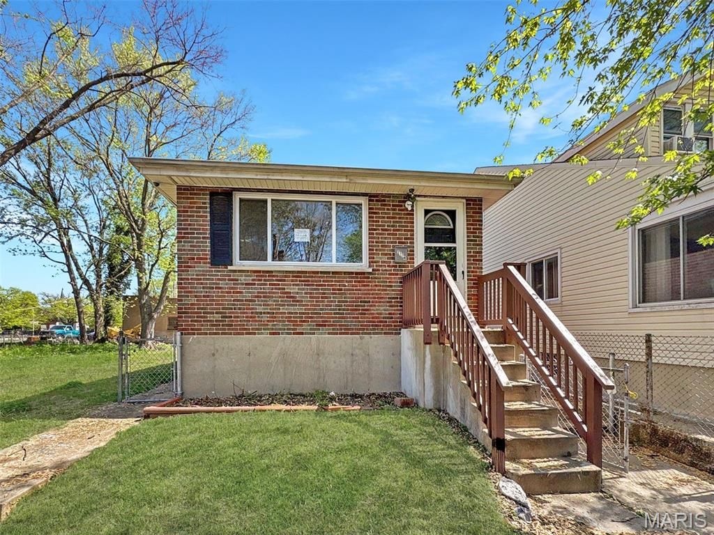 217 W Schirmer Street, St Louis, MO 63111