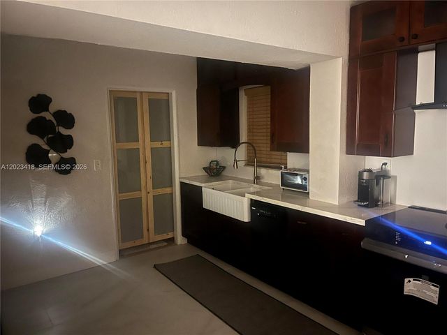 72 Palmetto Dr, Miami Springs, FL 33166