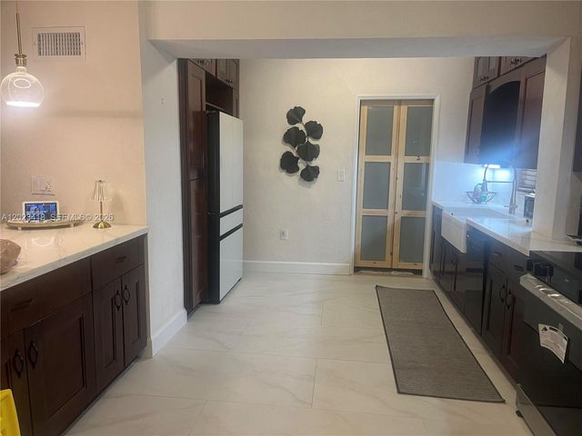 72 Palmetto Dr, Miami Springs, FL 33166
