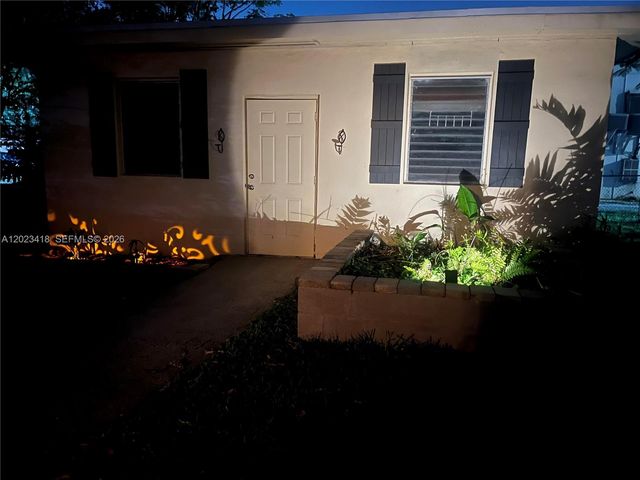 72 Palmetto Dr, Miami Springs, FL 33166
