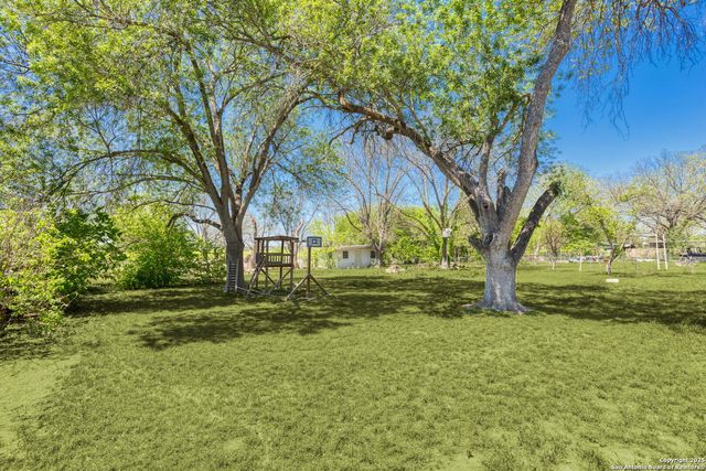510 Sunset Dr., Seguin, TX 78155