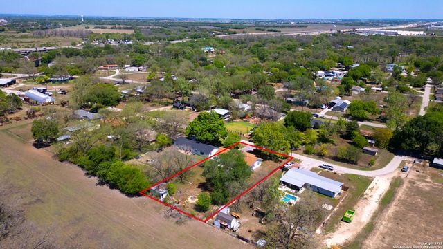 510 Sunset Dr., Seguin, TX 78155