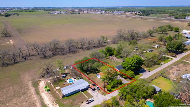 510 Sunset Dr., Seguin, TX 78155
