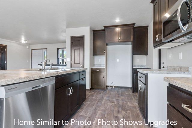 1268 PUTNAM DRIVE, Pulaski, WI 54162