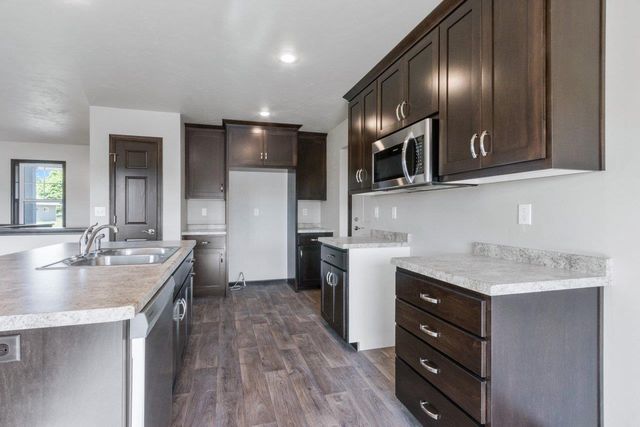 1268 PUTNAM DRIVE, Pulaski, WI 54162