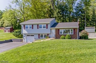 7 Maplewood Rd, Holland Twp., NJ 08848