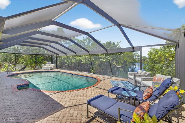 1643 Bunting LN, Sanibel, FL 33957