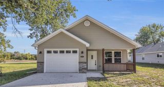 711 Pacific Avenue, Osawatomie, KS 66064