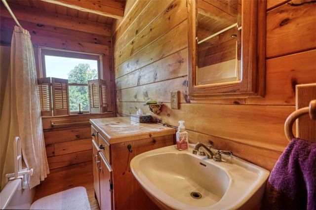 2665 Macedonia Rd, Franklin, GA 30217