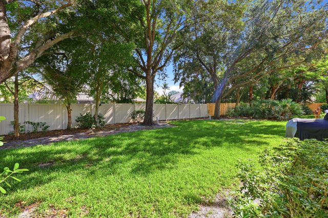 13352 Georgian Court, Wellington, FL 33414