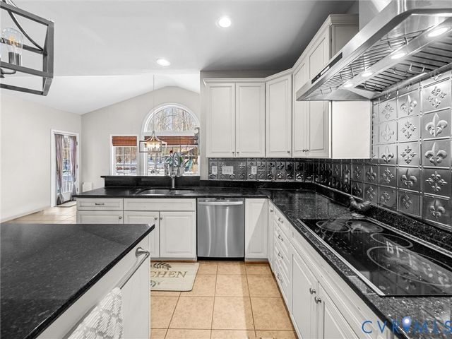 6112 Friesian Ter, Moseley, VA 23120