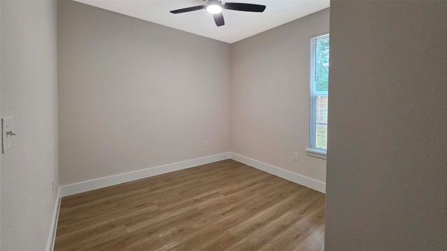 163 Lake Creek Drive, Mabank, TX 75156