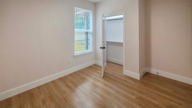 163 Lake Creek Drive, Mabank, TX 75156