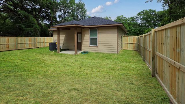 163 Lake Creek Drive, Mabank, TX 75156