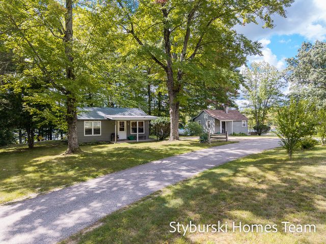 226 N 176th Avenue, Walkerville, MI 49459